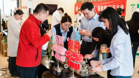 佛慈康选携手佛慈大药房走进华龙证券